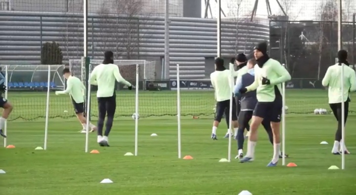 曼城备战加拉塔萨雷,尼科·冈萨雷斯参加了曼城的公开训练